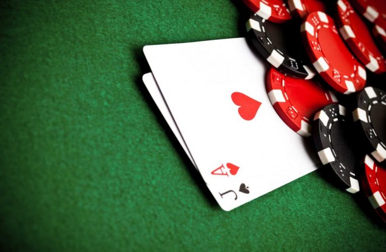 Comment jouer au Blackjack en ligne et espérer gagner gros ?